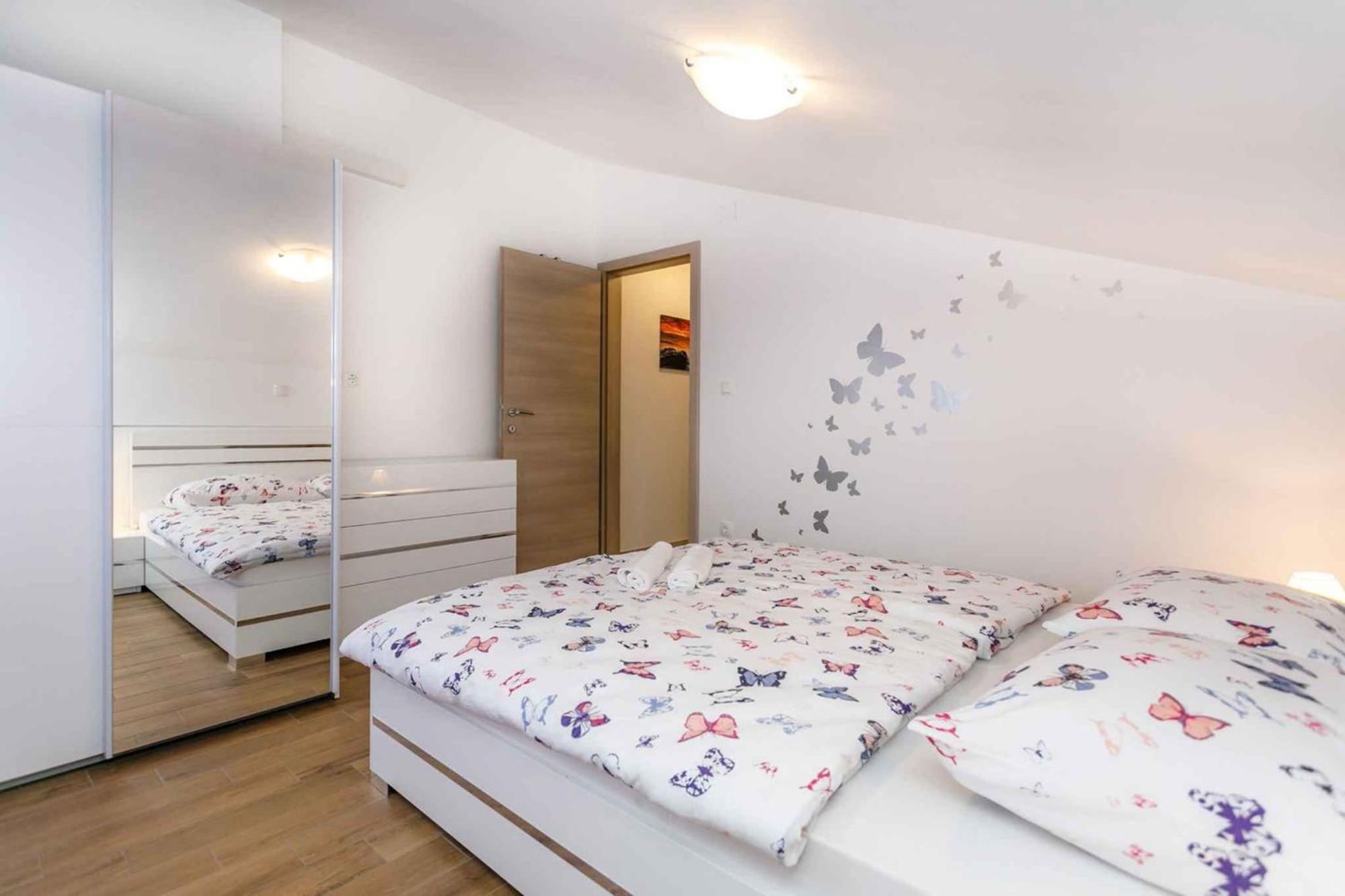 Apartment In Malinska/Insel Krk 38057 Екстериор снимка