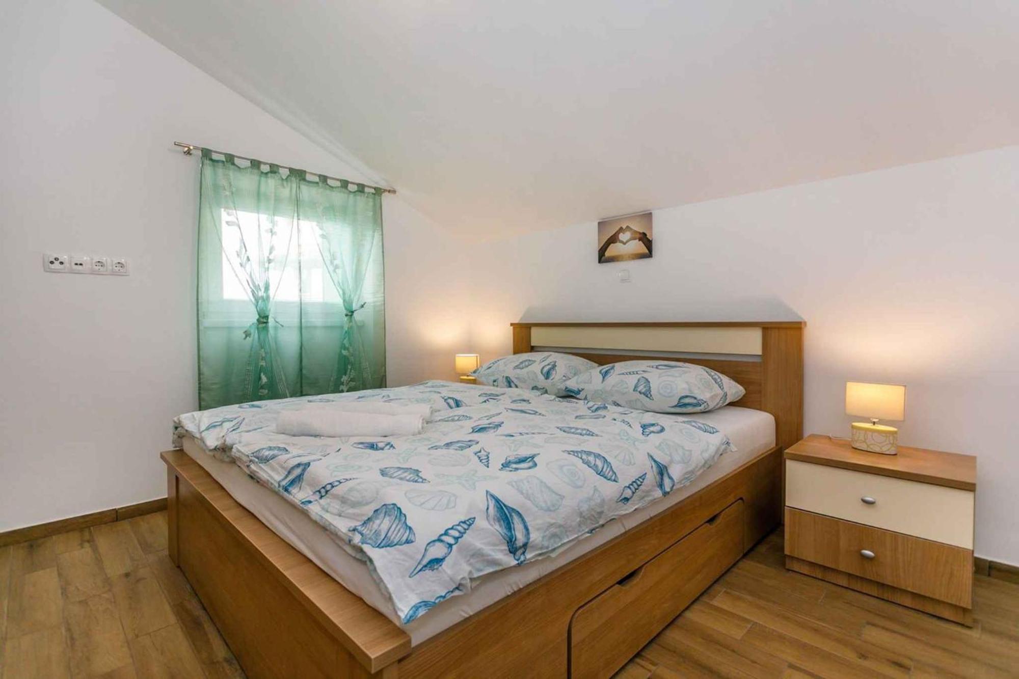 Apartment In Malinska/Insel Krk 38057 Екстериор снимка