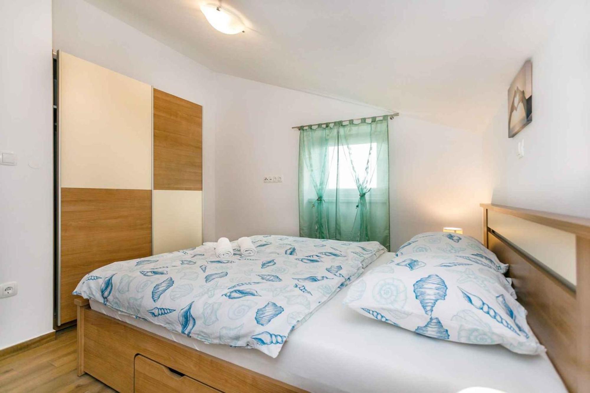 Apartment In Malinska/Insel Krk 38057 Екстериор снимка